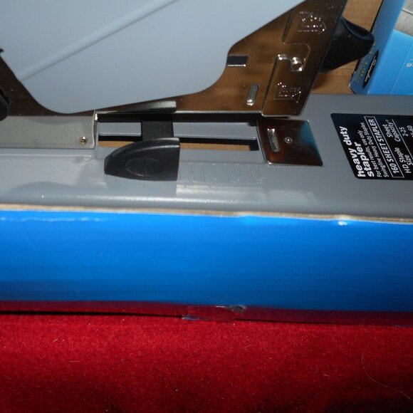 Swingline Deluxe Heavy-Duty Stapler 160-Sheet Capacity Model #39005 - Picture 6 of 7